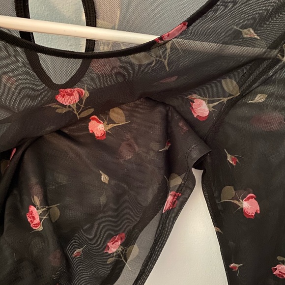 2/20$ Dynamite mesh top - Picture 3 of 3